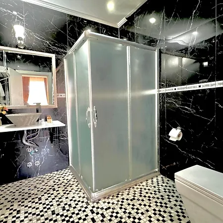 The Red Horse فندق أوروغوبْ