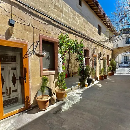 The Red Horse ウルギュップ