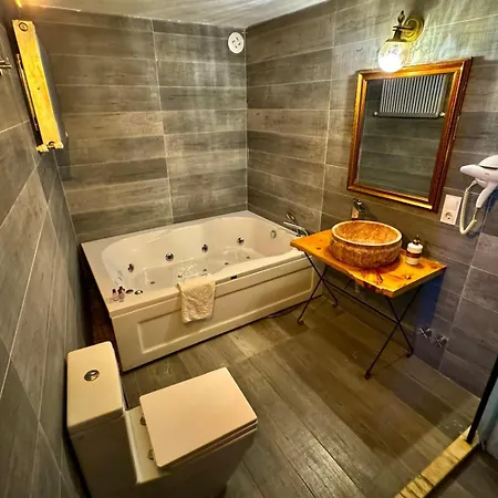 فندق The Red Horse أوروغوبْ